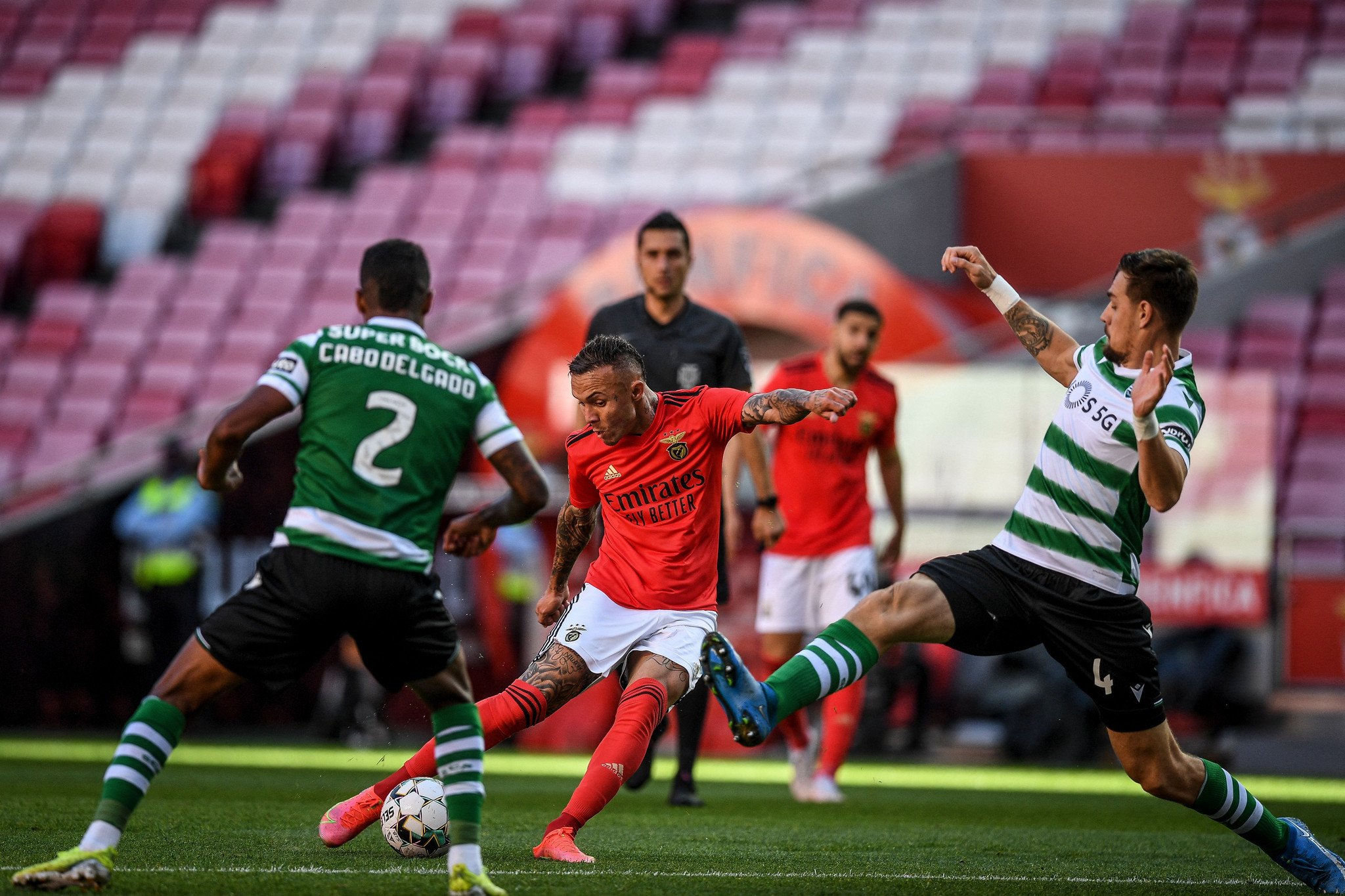 dérbi sporting benfica com bancadas vazias
