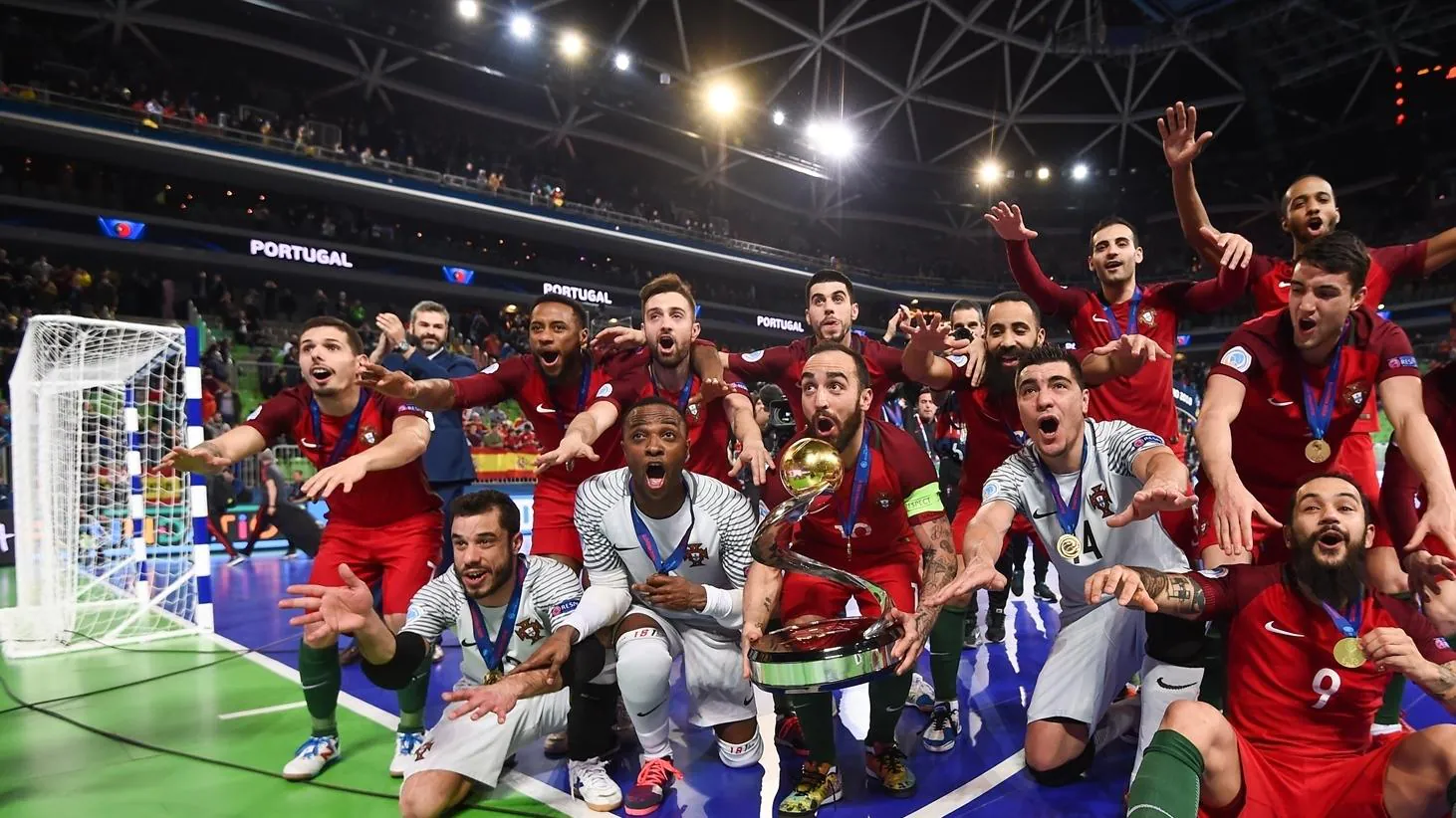 Celebração do campeonato da europa de futsal por portugal
