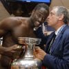 Treinador da seleção portuguesa Fernando Santos a beijar o Eder