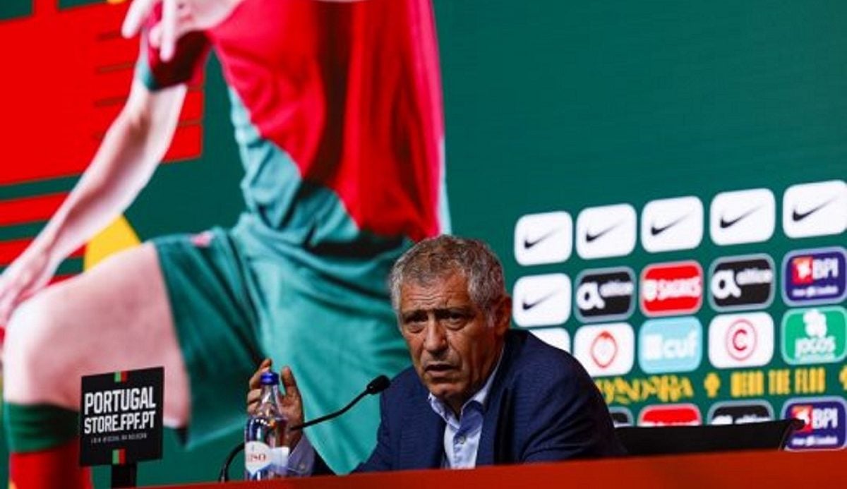 Fernando Santo na conferência de imprensa a divulgar os convocados para a selecção nacional