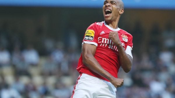 João Mario jogador do Benfica a festejar um golo