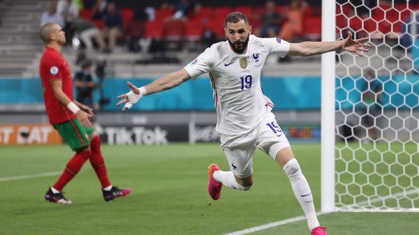Benzema festejando um golo frente a Portugal
