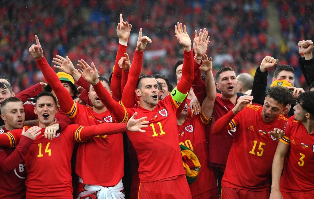 Seleção de futebol do País de Gales a festejar a qualificação para o Mundial de 2022 no Qatar