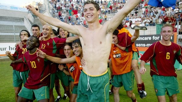 Cristiano Ronaldo a festejar pela seleção sub-21 de Portugal