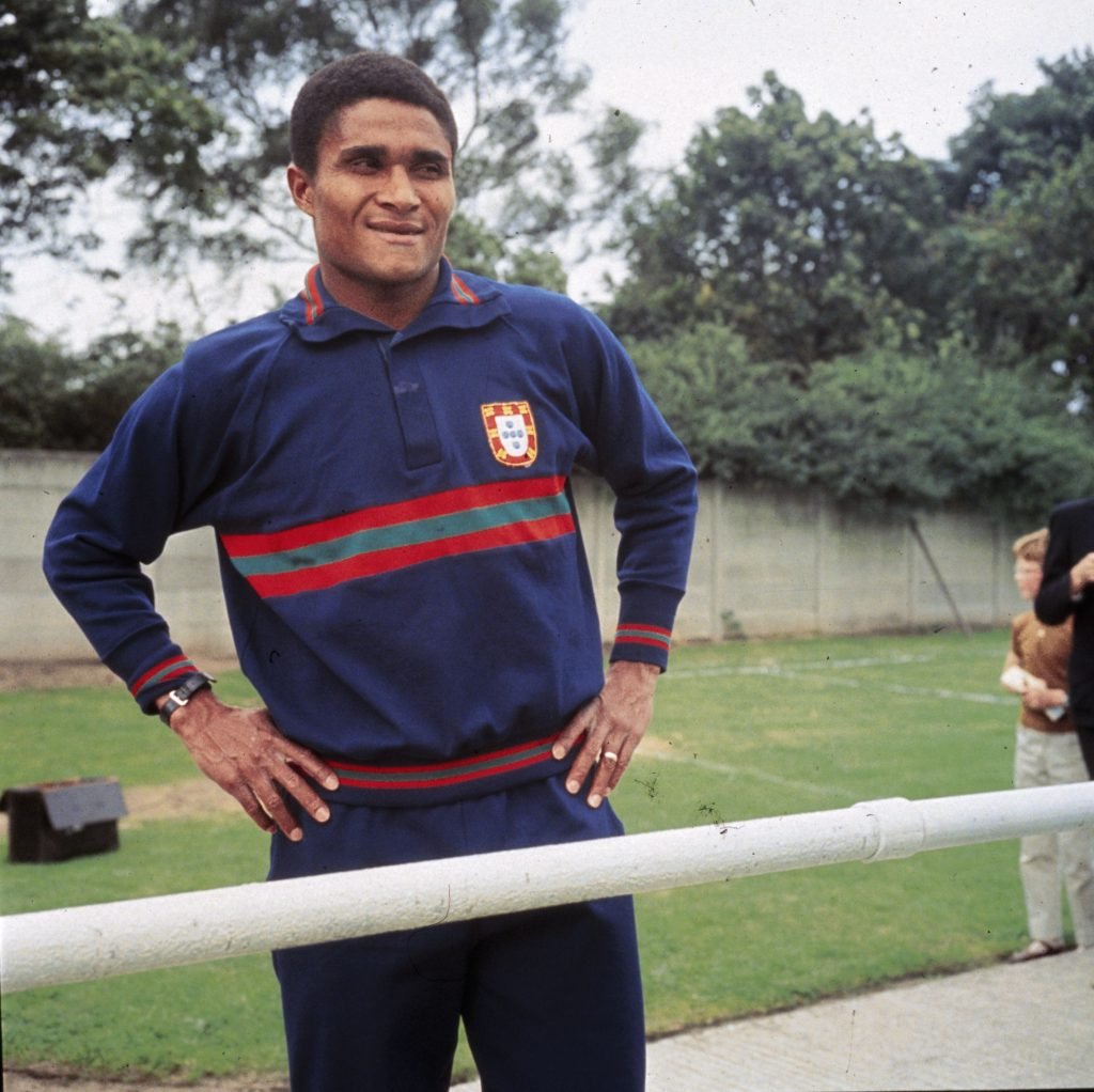 Eusébio com a camisola da selecção portuguesa em 1965