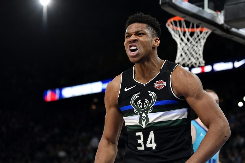 giannis antetokounmpo num jogo da NBA