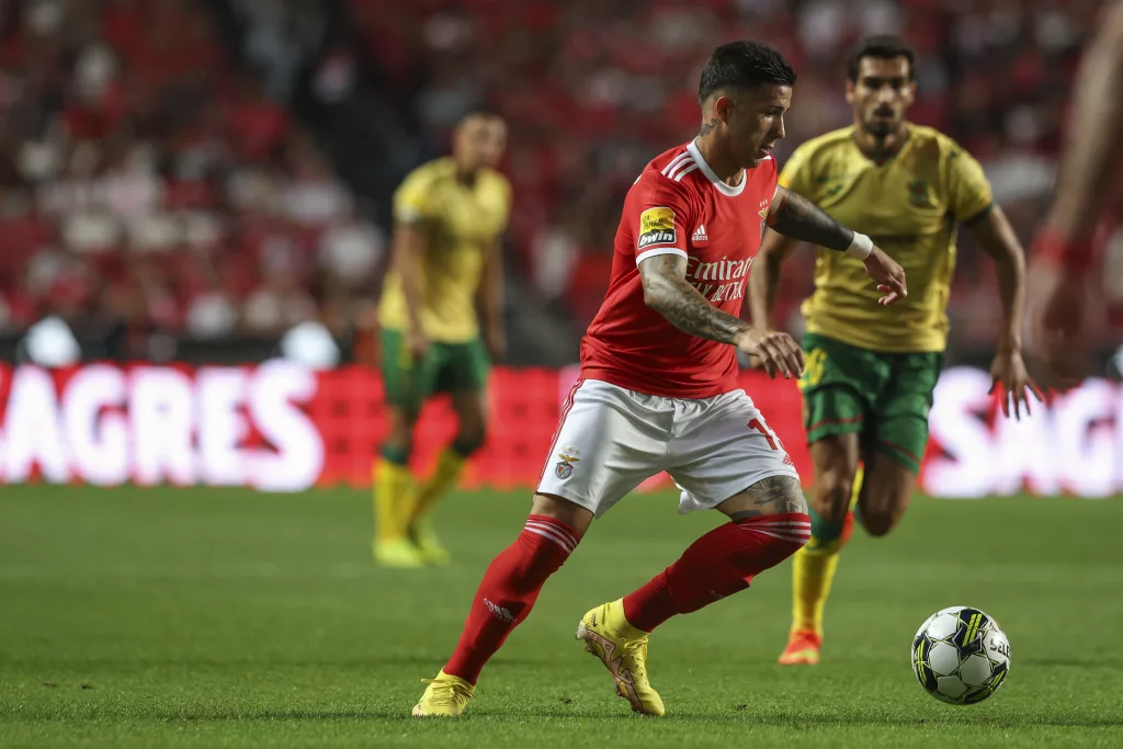 Enzo Fernandez a jogar na Liga bwin pelo Benfica