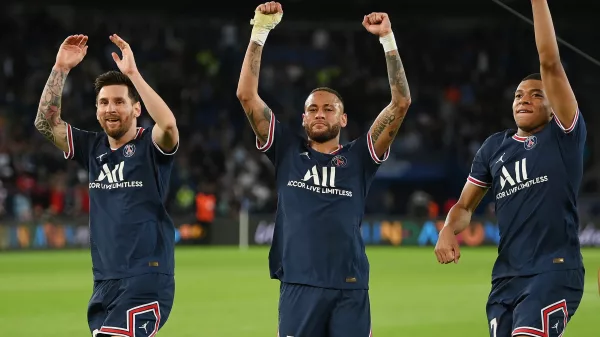 Messi ao lado de neymar e Mbappe no PSG