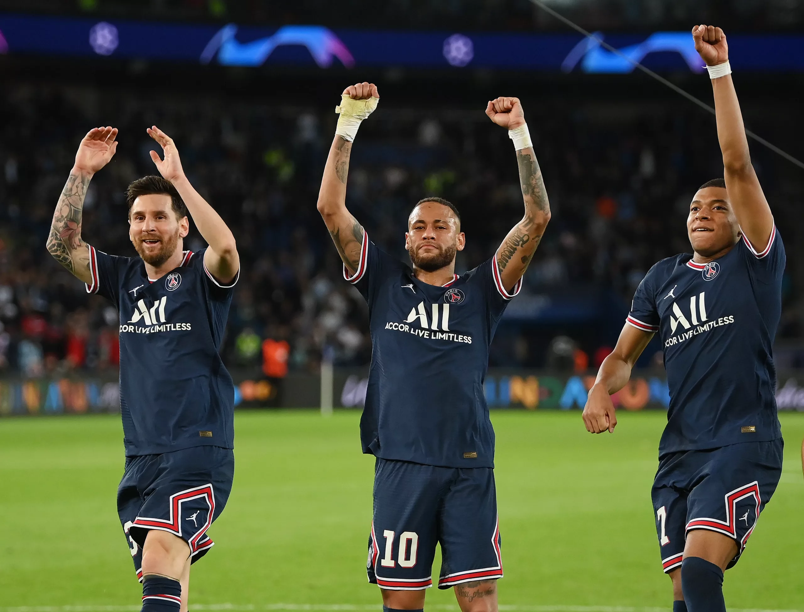 Messi ao lado de neymar e Mbappe no PSG