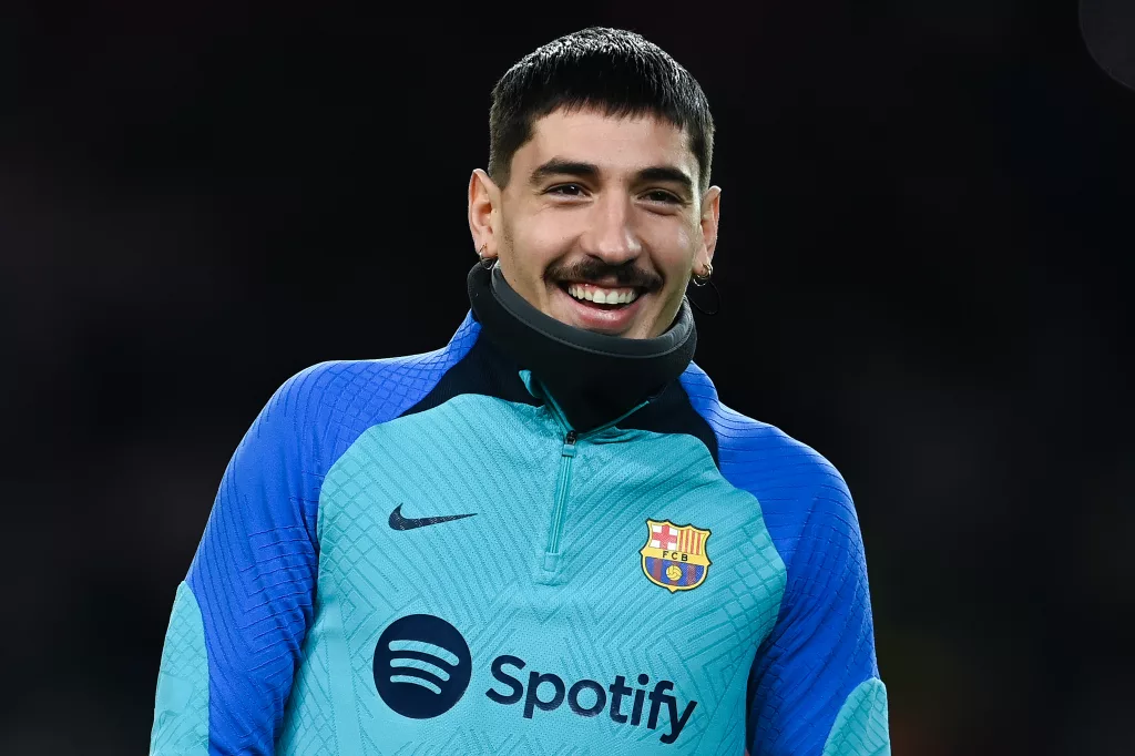 Hector Bellerin no aquecimento do Barcelona