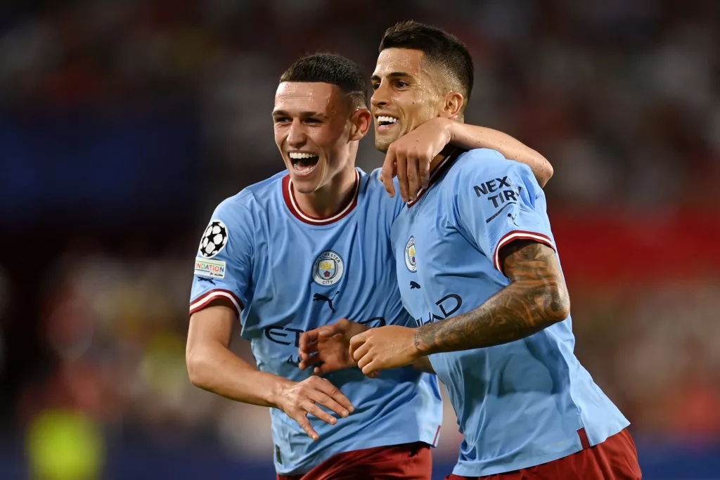 João Cancelo e Foden no Manchester City