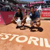 Tenistas portugueses Nuno Borges e Francisco cabral com o troféu do estoril open