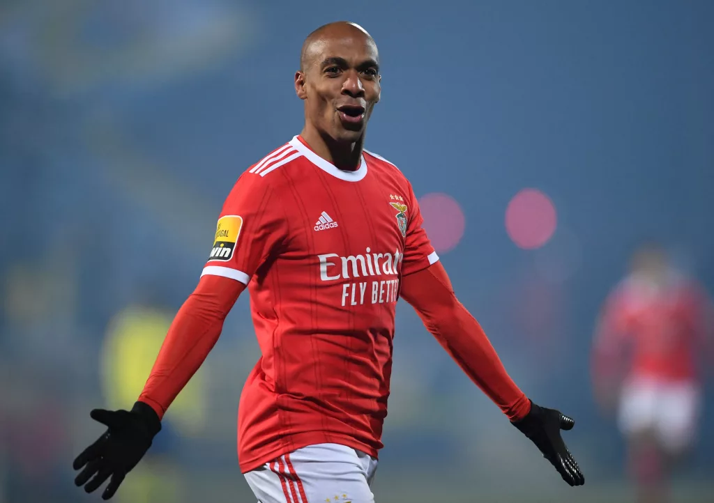 João Mário jogador do Benfica a celebrar um golo