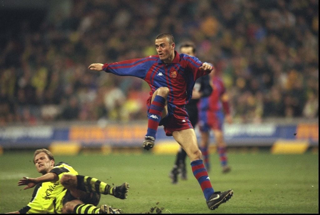 Luís Enrique no Barcelona em 1998 Luís Enrique a jogar pelo Barcelona numa partida contra o Borussia de Dortmund em 1998