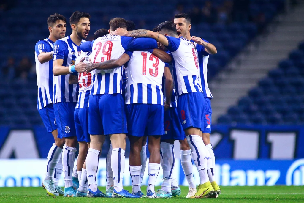 jogadores do fc porto a festejar na Taça de Portugal