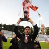 treinador Paulo Fonseca do SC Braga a levantar o troféu da Taça de Portugal de 2016 no Estádio do Jamor