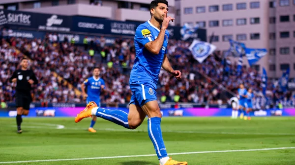 Taremi o melhor marcador da Liga Portugal bwin na época 2022/23 a jogar pelo FC Porto a festejar um golo